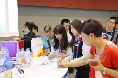 广东省省长朱小丹视察金交会 诚汇通首日参展受瞩目